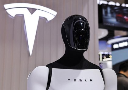 Tesla just made it clear: It's no longer a car company
