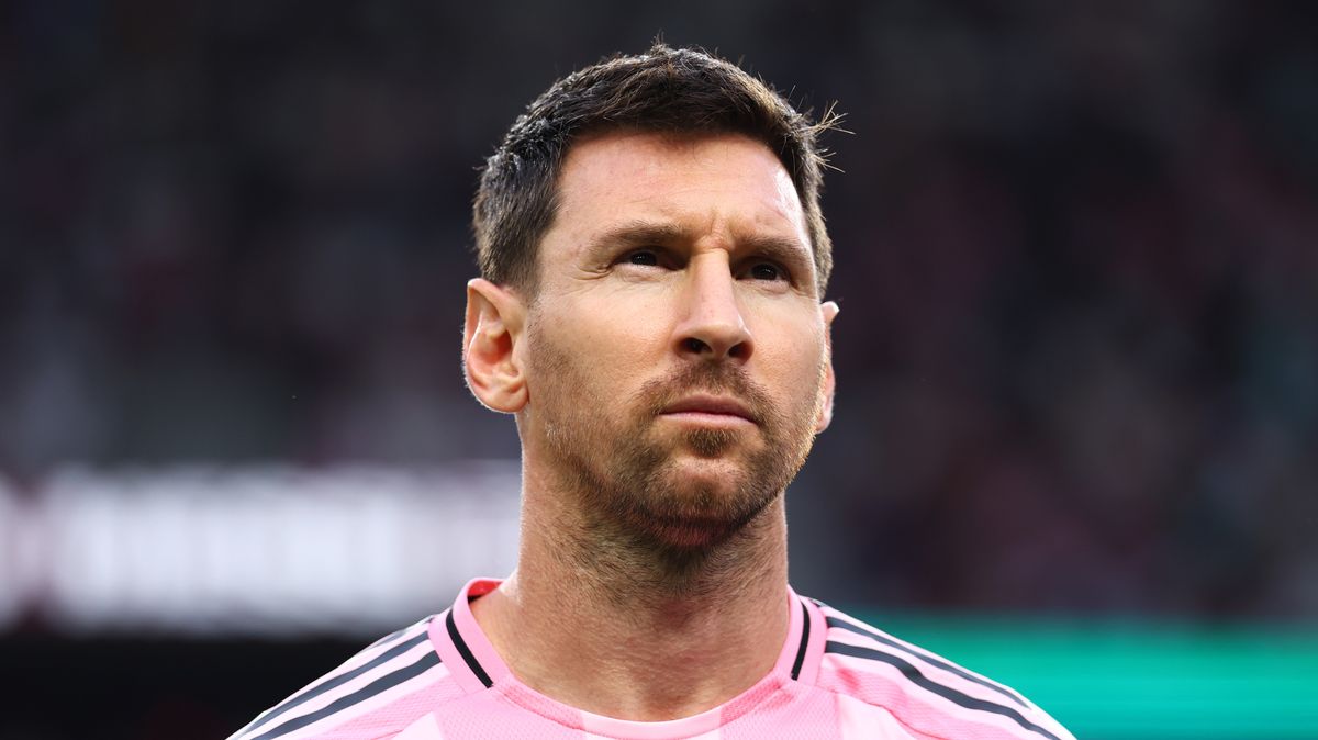 Lionel Messi puts playing career in doubt with heartbreaking letter to late father