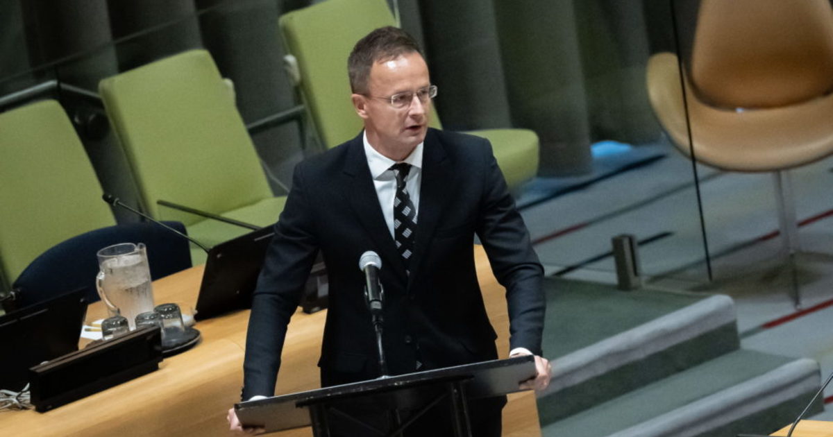 Szijjártó Péter: Magyarország nem hajlandó változtatni a migrációs politikáján
