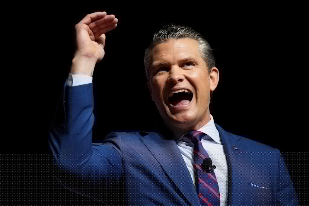 Kritik an Wokeness und „dicken Generälen“: Hegseth spricht bei Militärversammlung