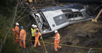 Signaller 'complied with rules when advising Stonehaven train driver' before crash