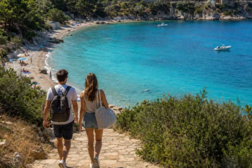 “The Week”: Shqipëria, në krye të listës së destinacioneve të lira turistike