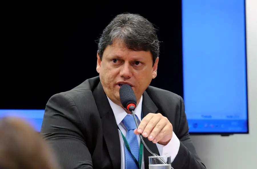 Tarcísio diz que trabalhará por apoio do Republicanos a Flávio e ainda vê chance de aliança