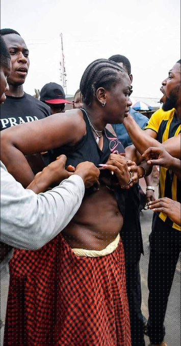 DRAMA IN CHOBA: Woman Caught After Allegedly Scamming Port Harcourt Trader With ₦200,000 Fake Transfer