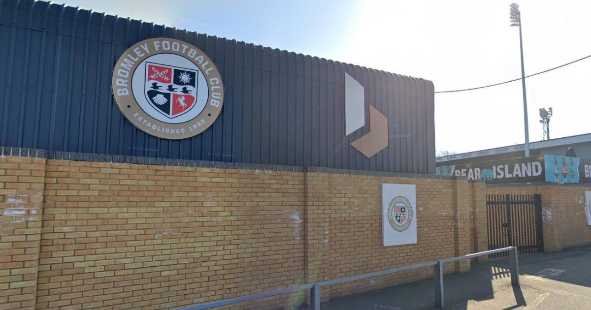 Fan who threw vape at pitch during Bromley game slapped with football ban