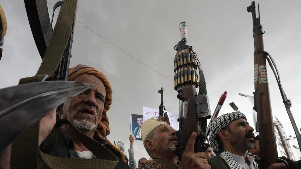 Houthi rebel attacks 'kill 30' Yemeni government forces