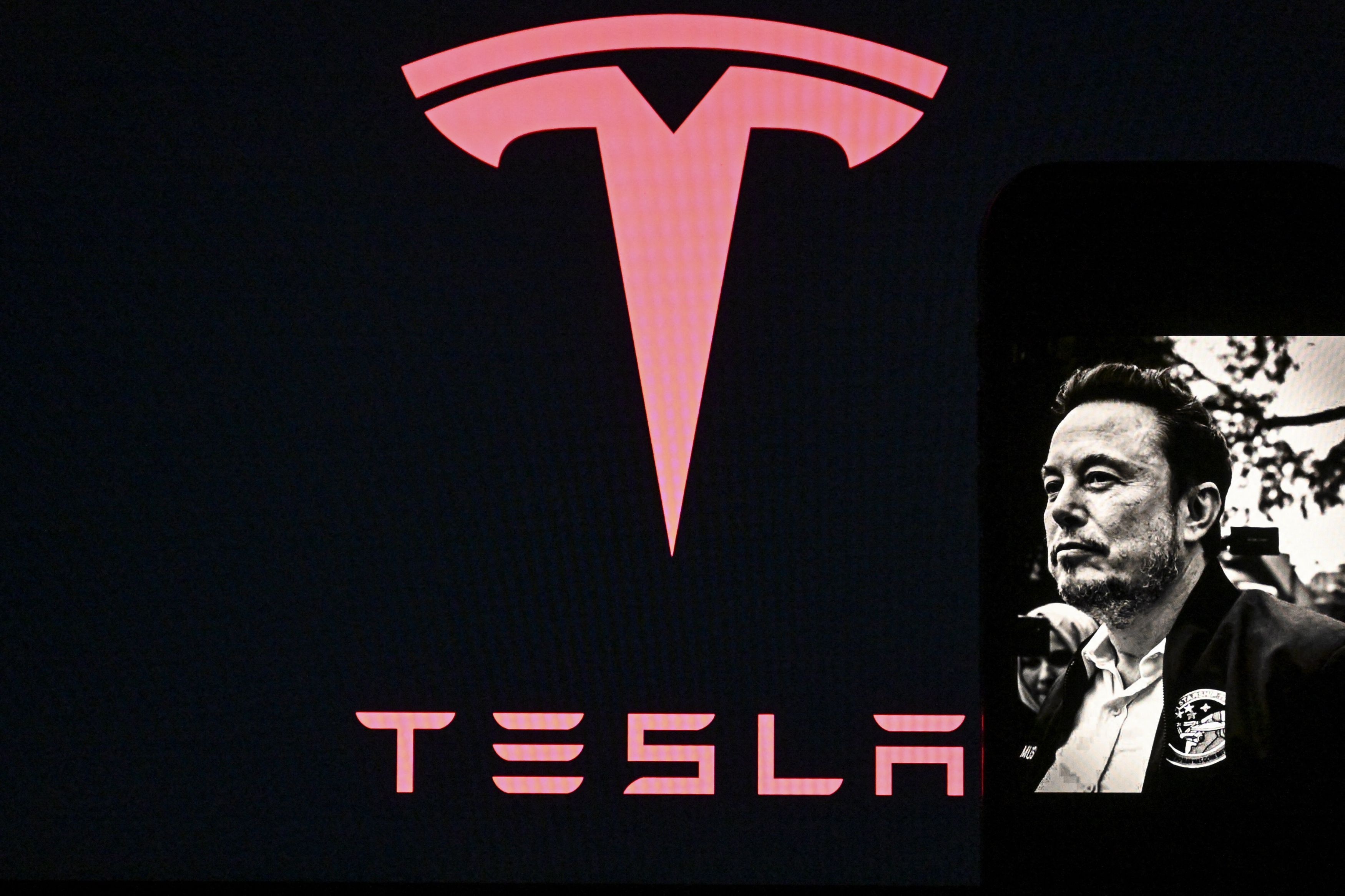 Americanii s-au îngrămădit să comande maşini cu subvenţii de la stat: Vânzările Tesla au ajuns la un maxim record în T3, după ce a livrat cu 7% mai multe maşini faţă de aceeaşi perioadă a anului trecut