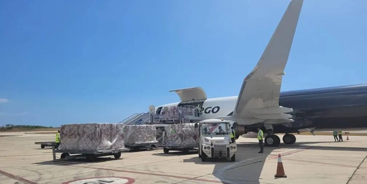Llega a Cuba un tercer vuelo de ayuda humanitaria de EE.UU. para damnificados por Melissa