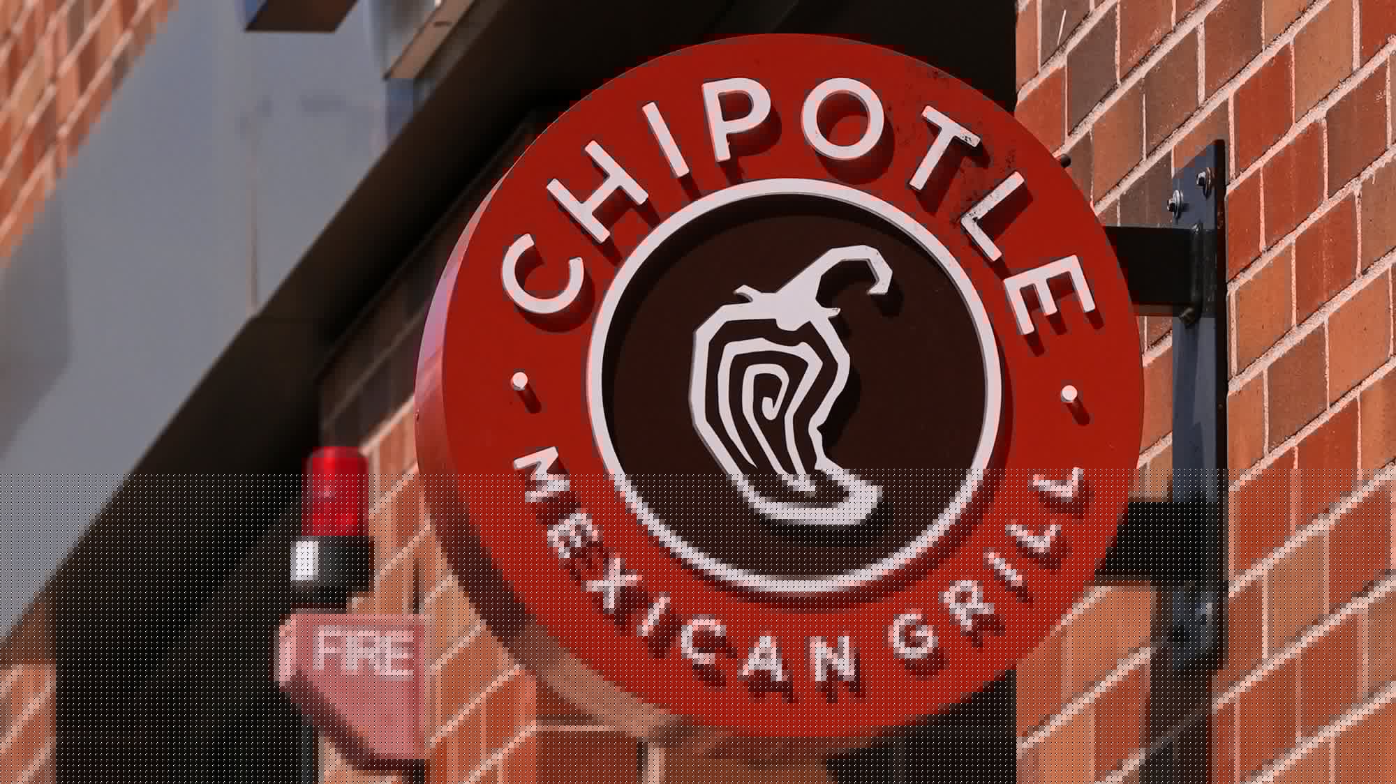Jalapeños linked to a U.S. and Chipotle salmonella outbreak are tracked to a Mexican farm and a distributor
