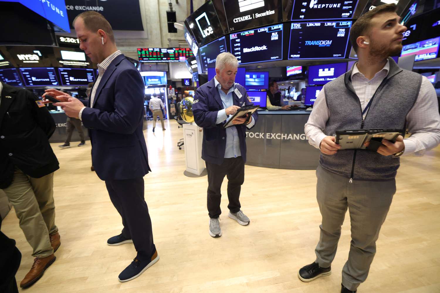 Dow Jones Today: Stock Futures Tick Higher After Indexes Close at Records; Chip Shares Lead Charge as Investors Continue to Shake Off Govt. Shutdown