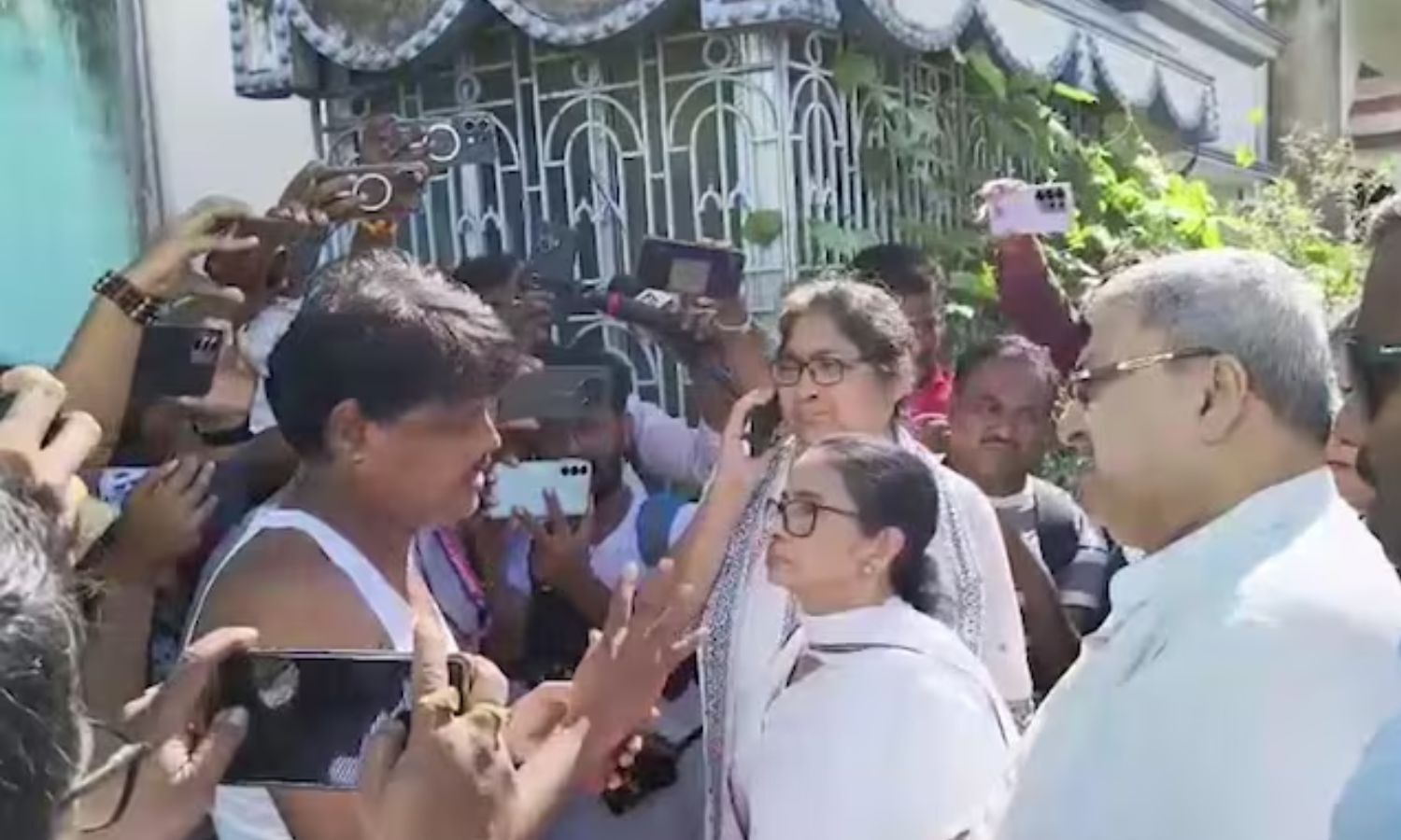 Mamata Banerjee’s Convoy Faces Protest In Bengal Over TMC Worker’s Custodial Death