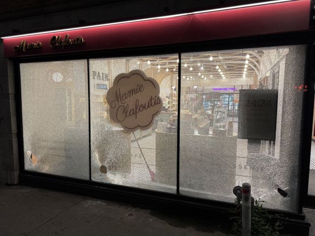 Montreal self-serve bakery vandalized again, perpetrators leave anti-tech message (Canada)