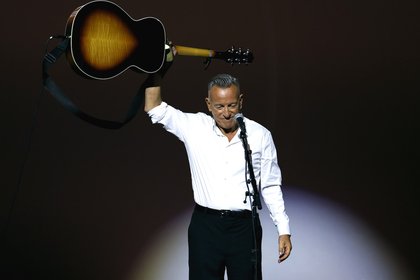 Legendary singer targets Trump in new song ‘Streets of Minneapolis’