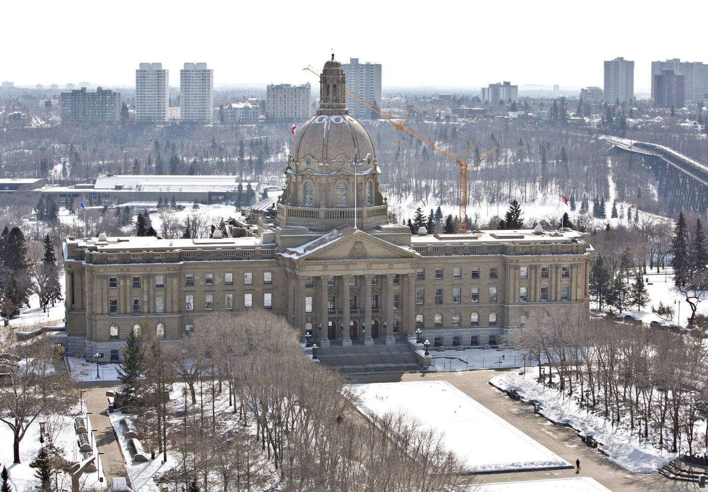 Brown bag protest campaign planned as Alberta government workers return to office: union