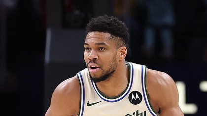 Lakers Land Giannis Antetokounmpo in Jackpot Trade Proposal