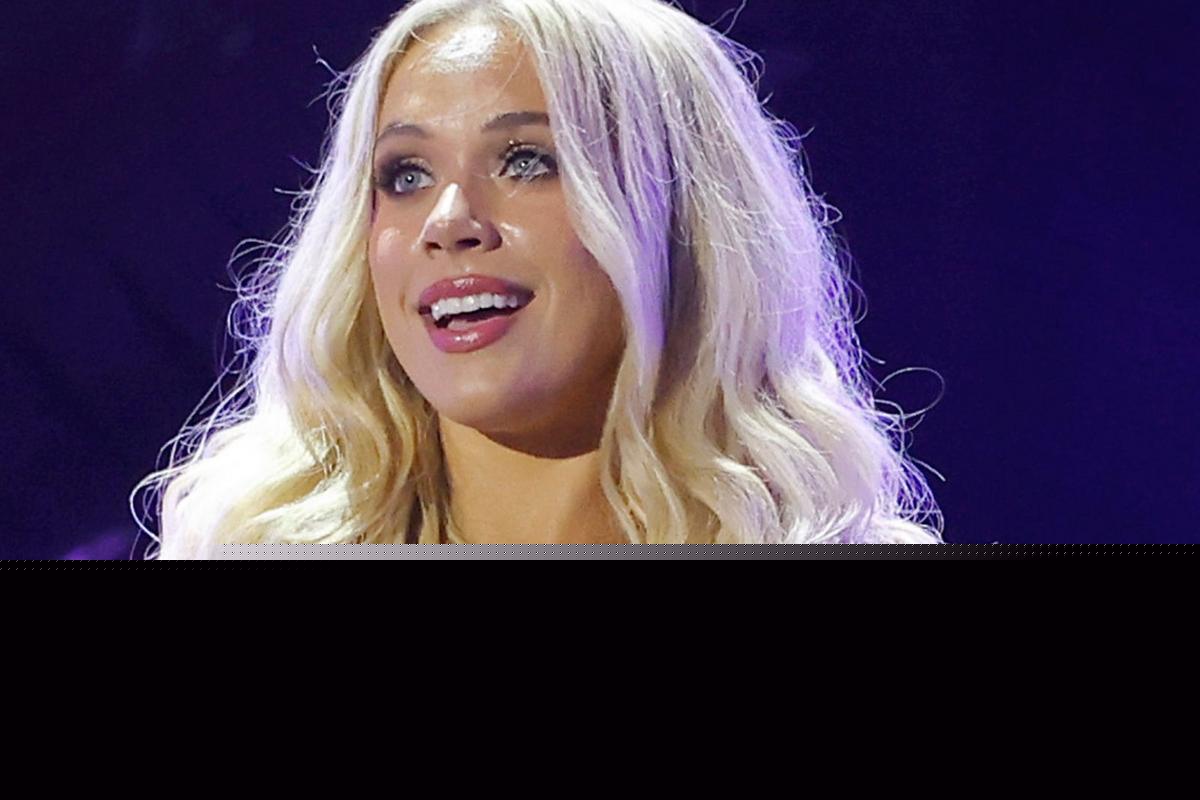 Megan Moroney Cries As She Ends a Show Early