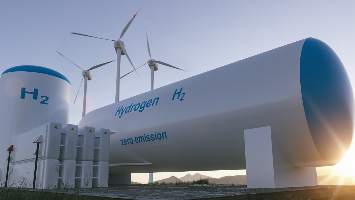 Plug Power Jumps 10% on Margin Turnaround, Raised 2026 Guidance; FuelCell, Bloom Energy Climb