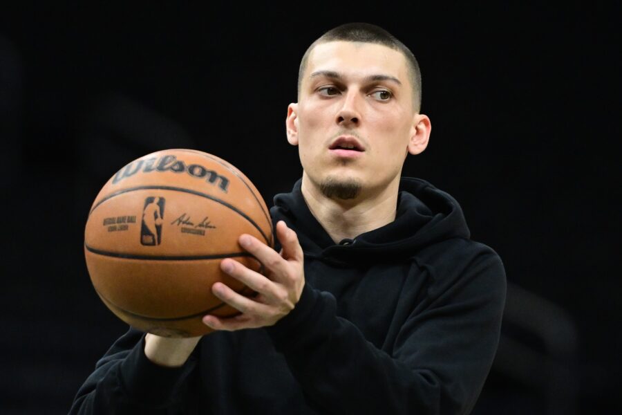 Eastern Notes: Herro, Bucks, Giannis, Raptors, Wizards