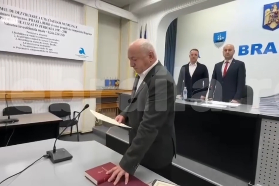 VIDEO „Consilier la, la, la”. Cum și-a scurtat jurământul un ales local din Brăila / „M-am grăbit”