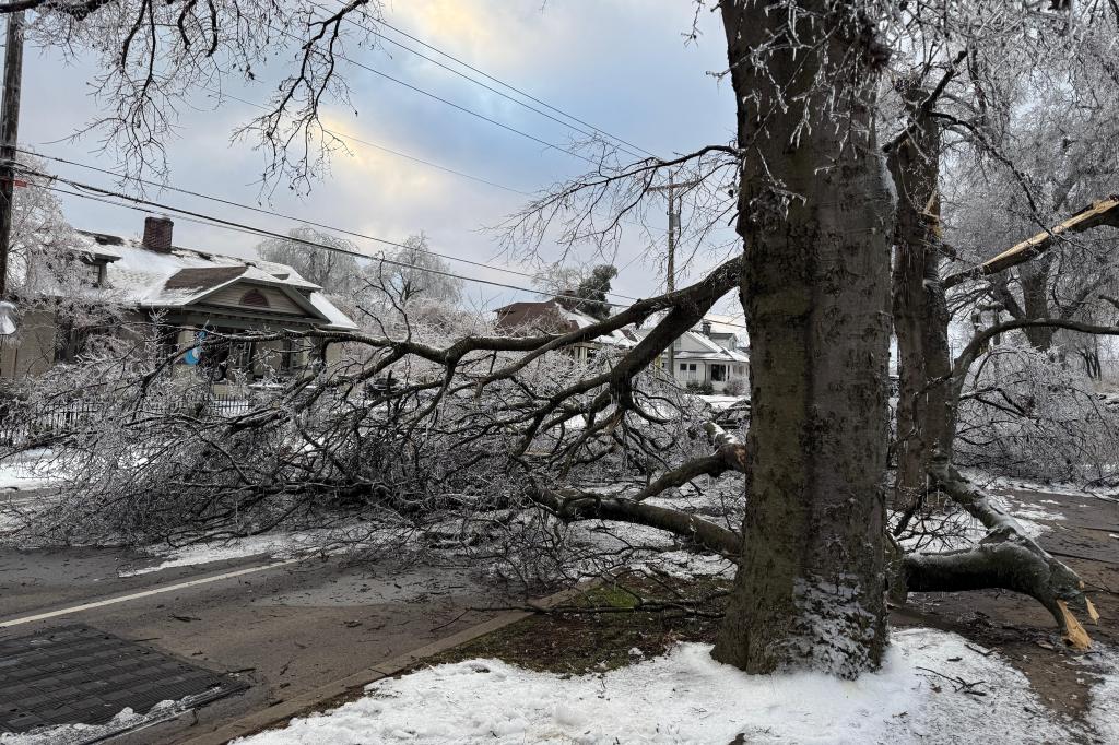 Icy highways leave drivers stuck in Mississippi as freezing US temperatures persist