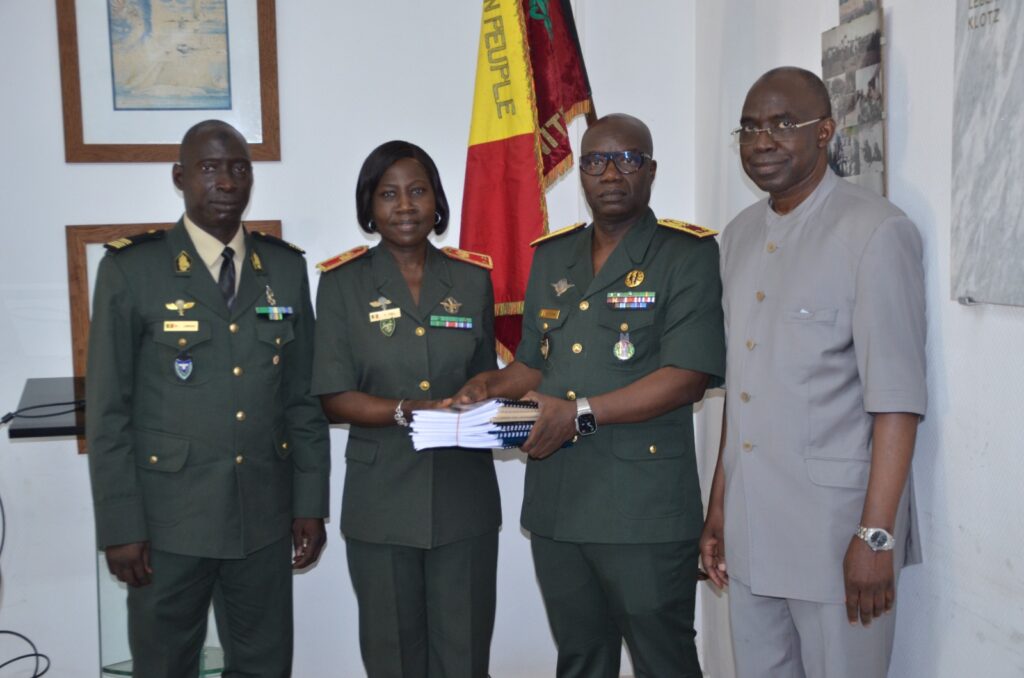 Hôpital Principal de Dakar : le Médecin-Général de Brigade Fatou Fall passe le témoin au Médecin-Général de Brigade Coumba Diouf Niang