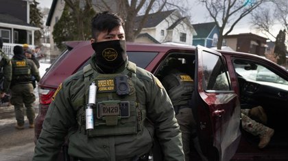 WA bill that would bar most police from wearing face coverings clears Senate