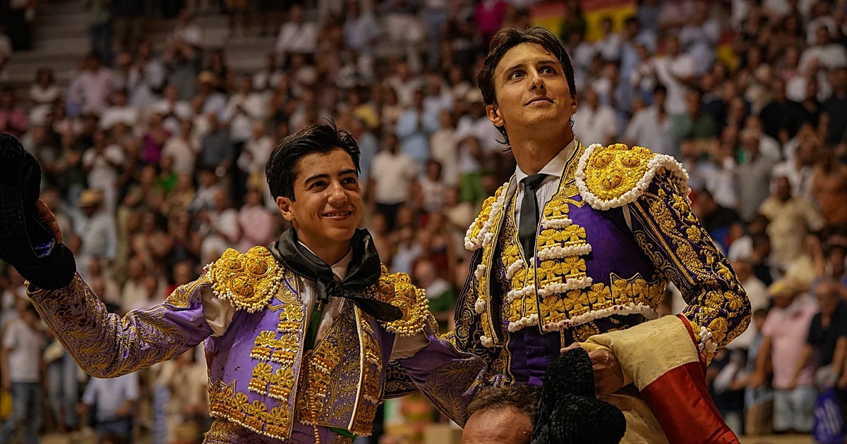 Roca Rey y Marco Pérez triunfan en un histórico lleno en Pontevedra