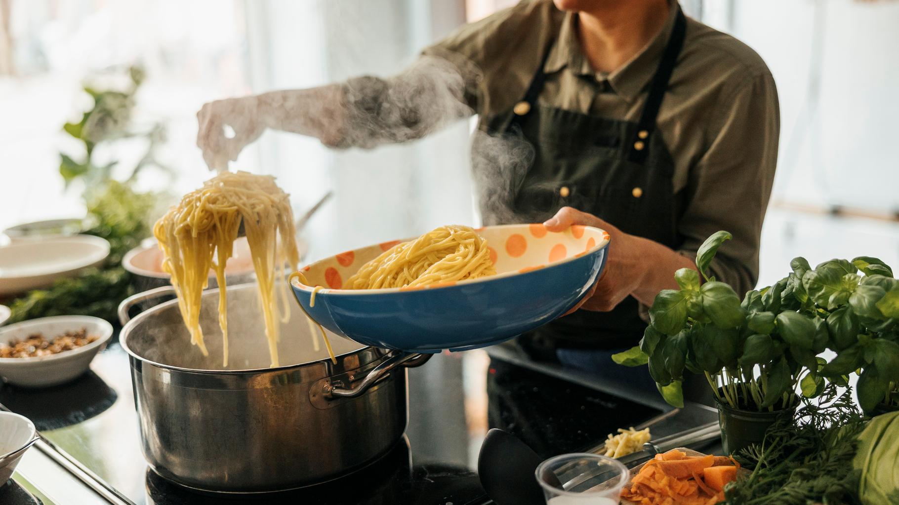 Pour éviter la cuisine sous canicule, voici quels aliments cuire avant et garder au réfrigérateur