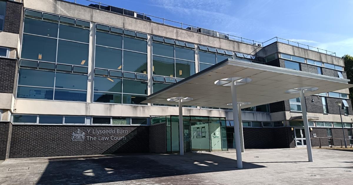 Powys woman denies £160k fraud over fake solicitor allegations