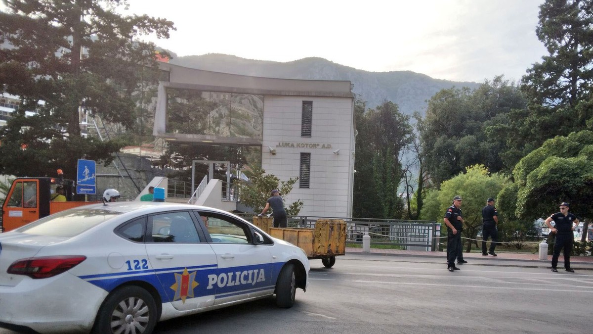 SRPKINJA OSUMNJIČENA DA JE OROBILA TRŽNI CENTAR! Oglasilo se tužilaštvo u Podgorici: Skidala čipove, pa gurala stvari u torbu