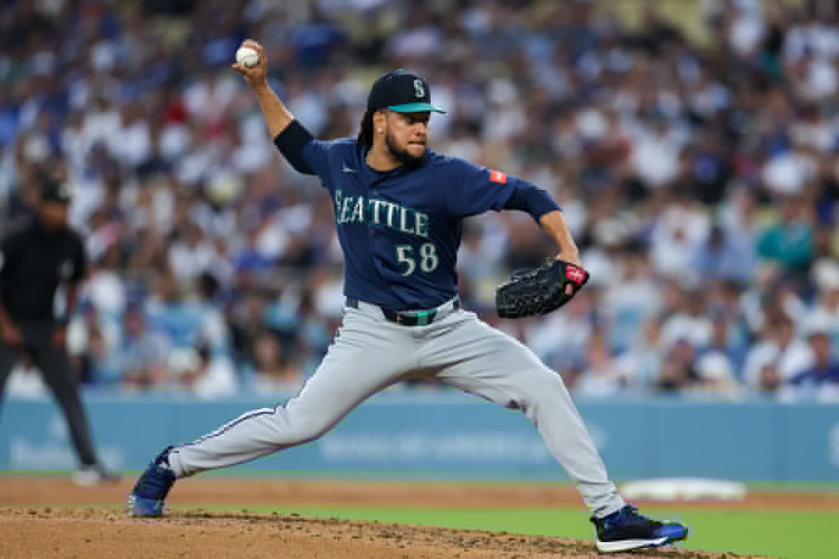 Mariners Trade Luis Castillo to White Sox in Multi-Player Deal