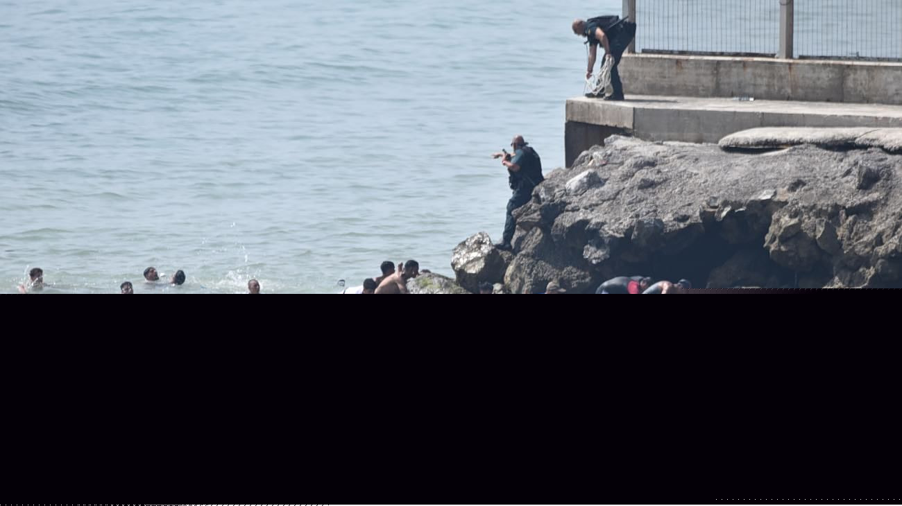 Τουλάχιστον 10 μετανάστες νεκροί στη Θέουτα – Η ισπανική κυβέρνηση στέλνει τον στρατό [βίντεο]