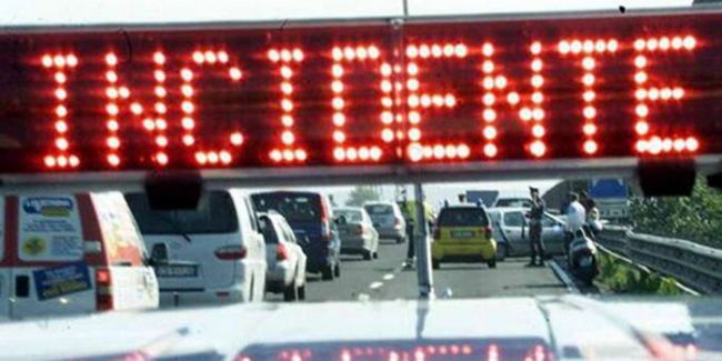 #Cronaca #Castellammare - Schianto sul raccordo per Sorrento, muore motociclista di 59 anni