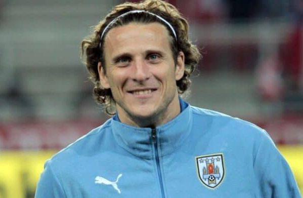 Diego Forlan named Uruguay interim coach after Bielsa exit
