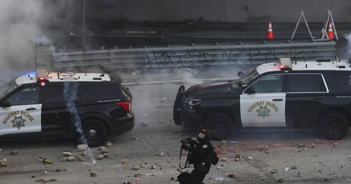 LA Man Sentenced to 37 Months for Hurling Flaming Cardboard, Rocks at Trapped CHP Officers