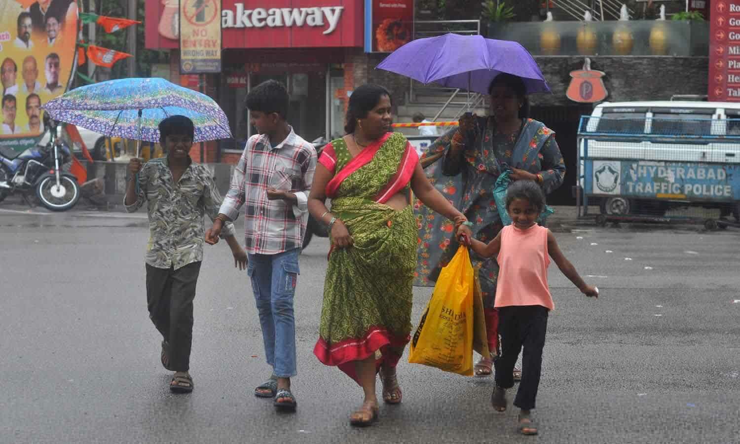 Heavy rains lash several places in Telangana