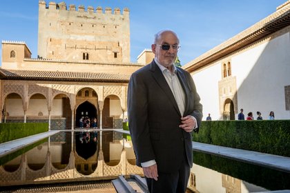 Salman Rushdie regresa a la Alhambra: “Para atacar un libro, el requisito es no leerlo”