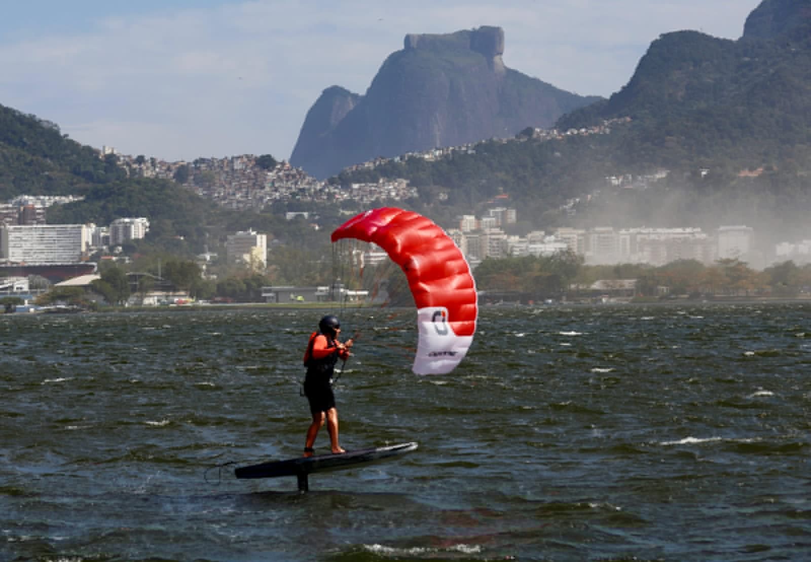 Rio terá  ventos de até 110 km/h e calor de 38°C; escolas e universidades suspendem aulas