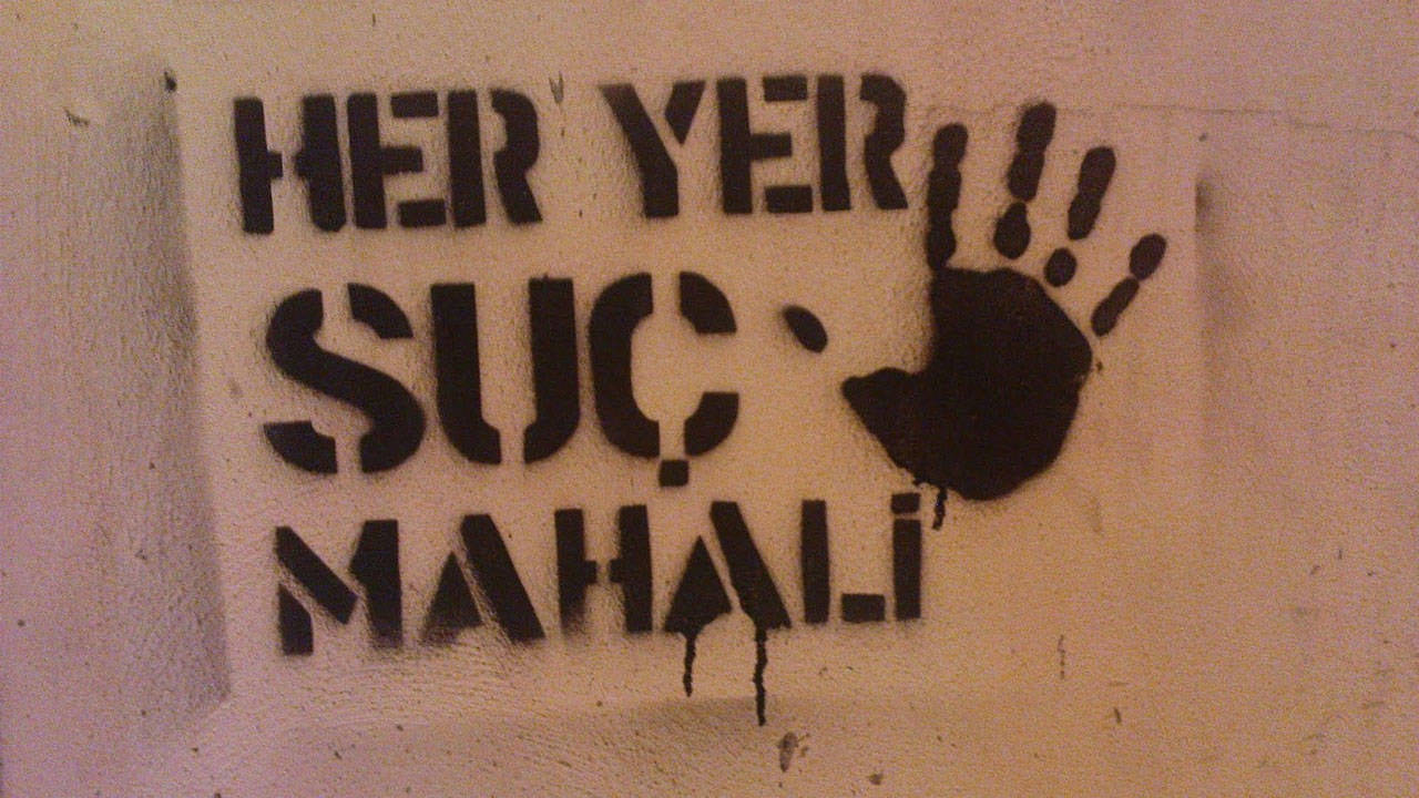 Diyarbakır'da şüpheli ölüm: Bir kadın, yaşadığı evde dolaba asılı halde bulundu