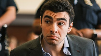 Man with pizza cutter impersonates FBI agent in bid to get Luigi Mangione out of jail