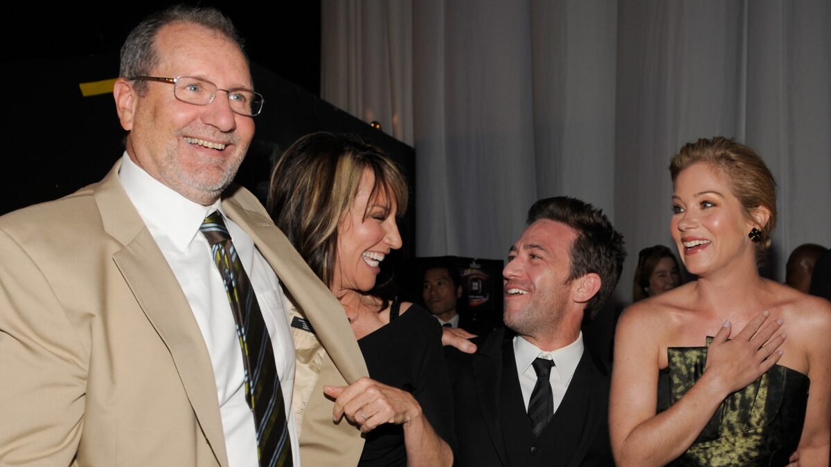 Christina Applegate & the ‘Married... with Children’ Cast Get ‘Bundy!’ Chants at Reunion (Video)