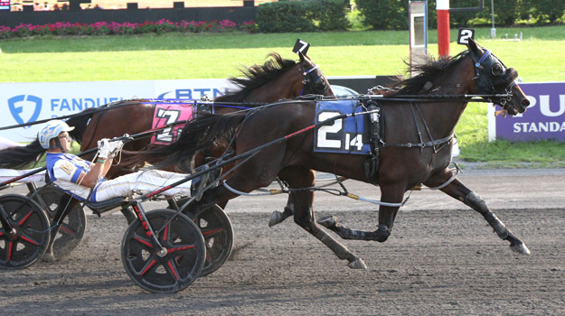 Miki And Minnie powers past to win $156,500 Grade 2 Lady Liberty