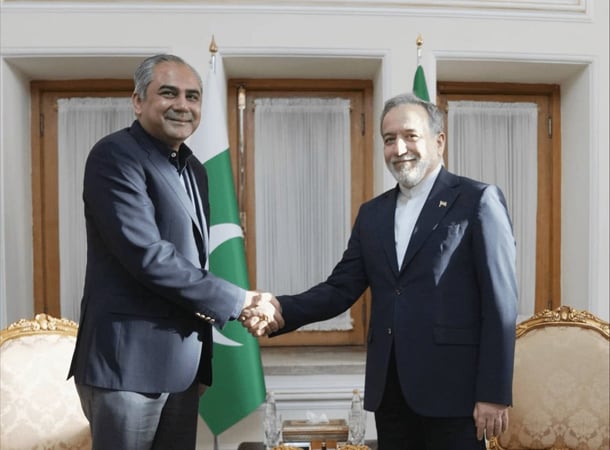 Pakistan says US, Iran close to some arrangement