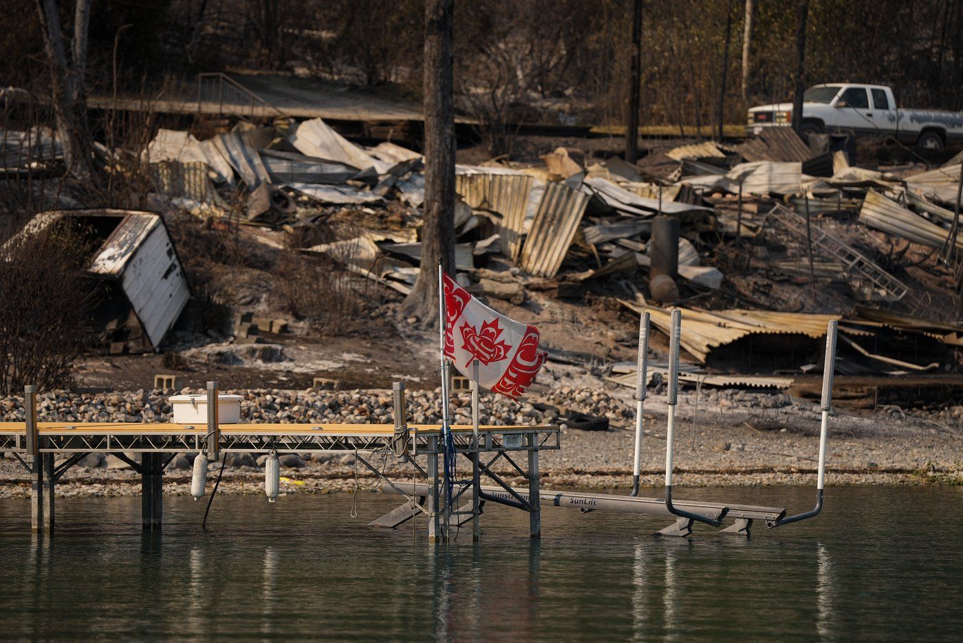 Crews making progress containing parts of the Bradley Creek wildfire (Vernon)