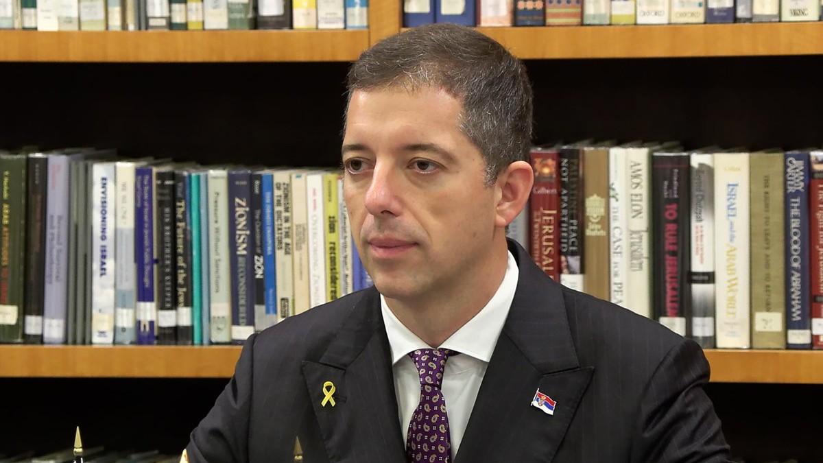 PROVOKACIJA! Đurić: Uklanjanjem natpisa na srpskom jeziku Kurti namerno podstiče etničku i versku mržnju