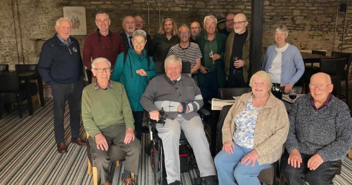 Former Oxford Mail staff take trip down memory lane at reunion