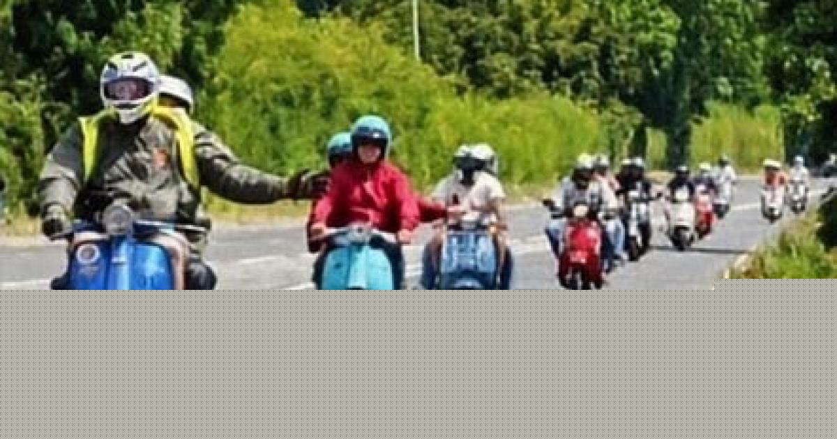 Delight as thousands visit Wiltshire market town for major scooter rally