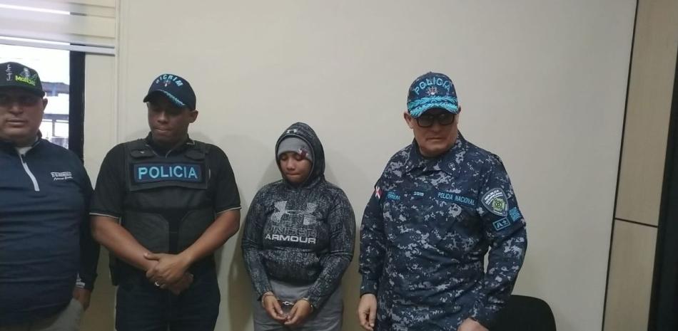 Se entrega a la policía joven de 22 años acusada de ultimar a su hermana de 14 en SFM