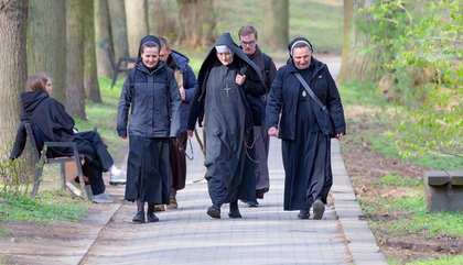 W Polsce i za granicą pracuje ponad 10 tys. zakonników, 16,6 tys. zakonnic i 1130 mniszek