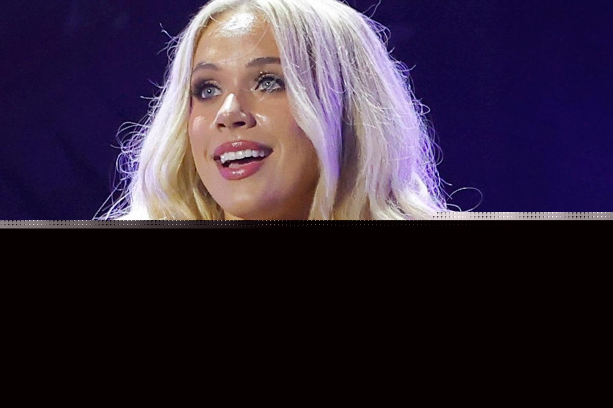 Megan Moroney Cries As She Ends a Show Early